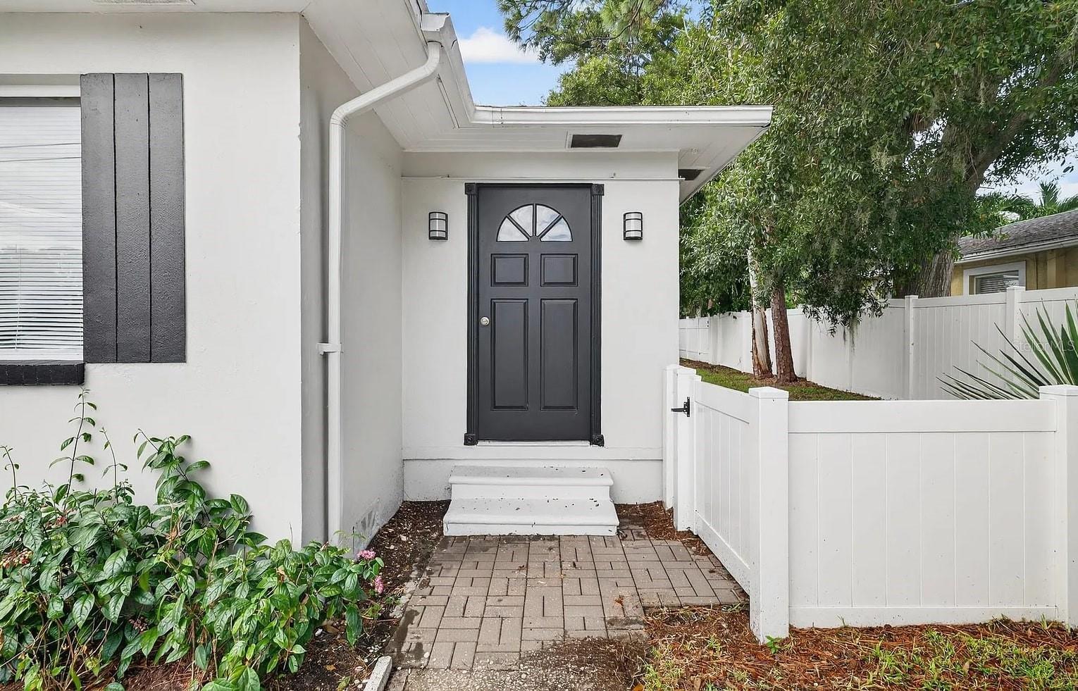 Image 2 of 20 For 5517 Gulfport Boulevard S 5517