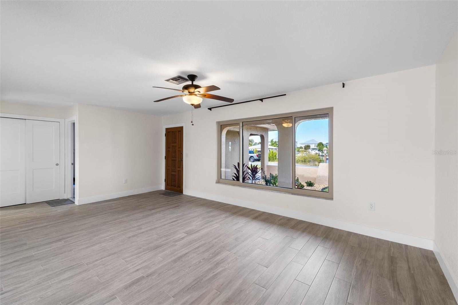 Image 13 of 35 For 3476 Gulfview Drive