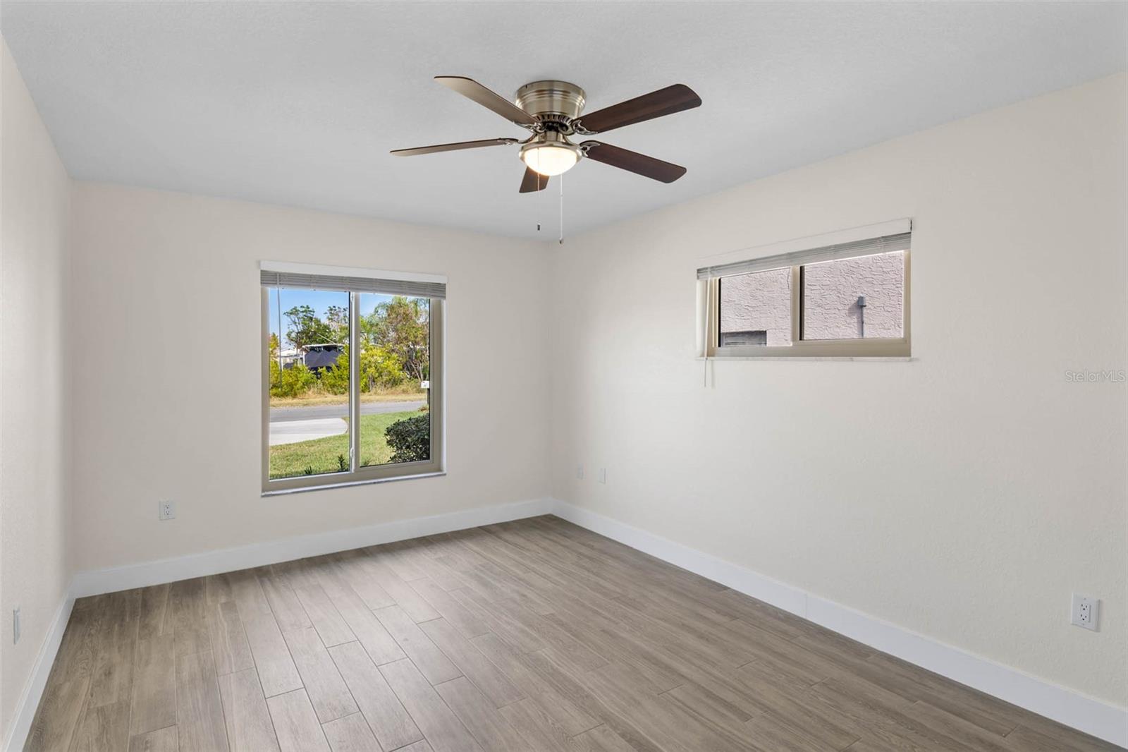 Image 20 of 35 For 3476 Gulfview Drive