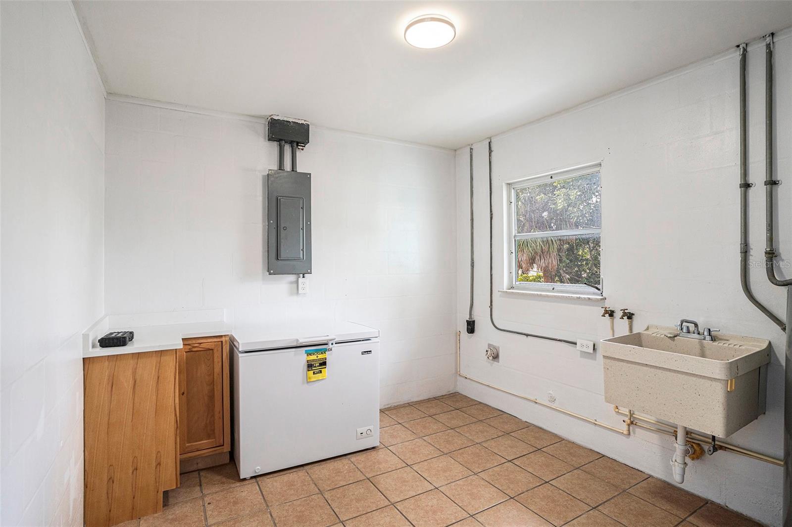 Image 11 of 16 For 301 Carlyle Boulevard