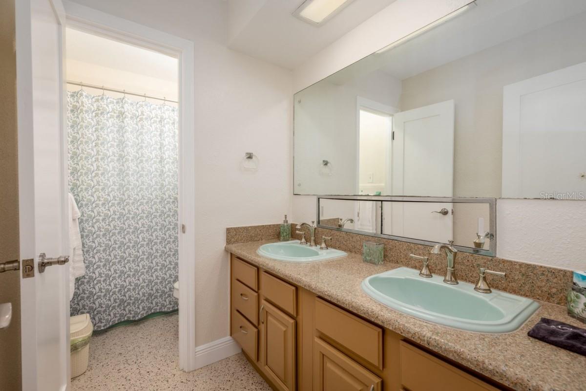 Image 13 of 19 For 16114 5th Street E