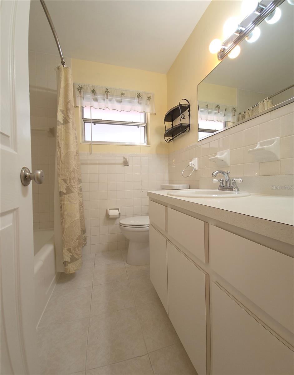 Image 6 of 13 For 6220 5th Avenue S