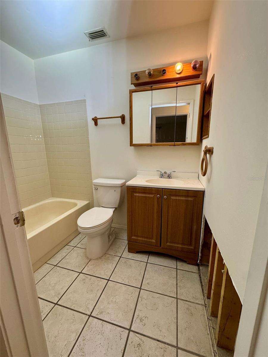 Image 11 of 13 For 6165 Cedarbrook Drive N