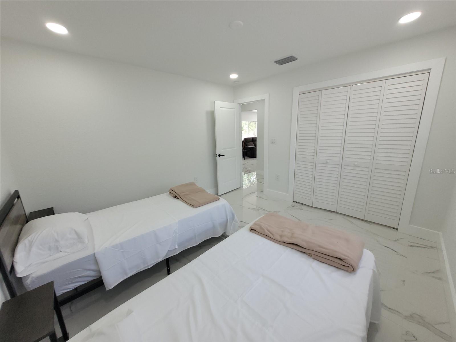 Image 15 of 24 For 105 Forest Park Avenue