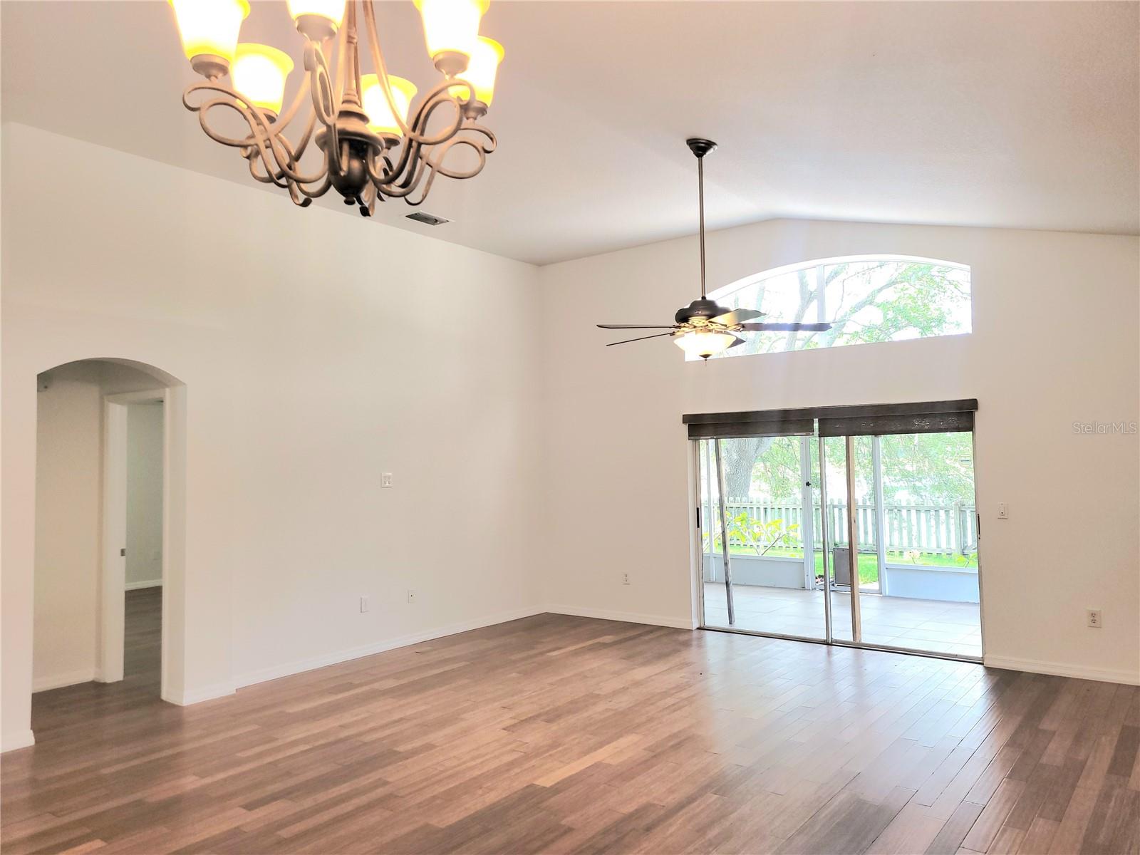 Image 22 of 40 For 2011 Cattleman Drive