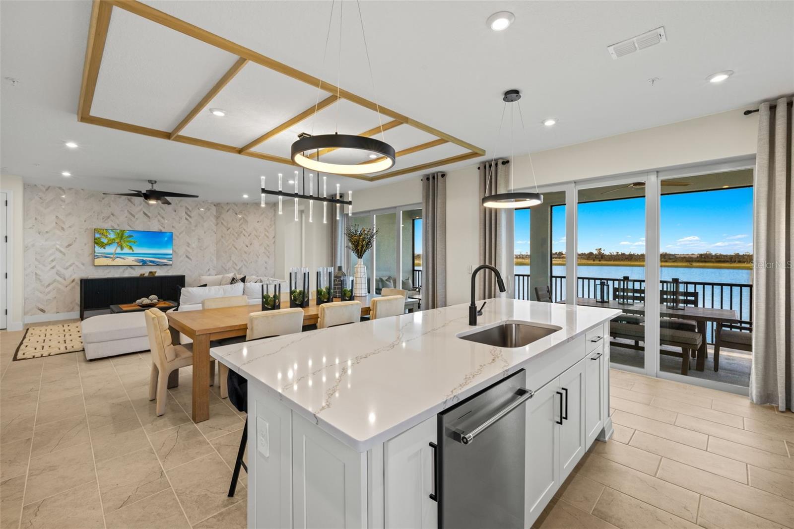 Image 17 of 42 For 12785 Jade Empress Loop 202