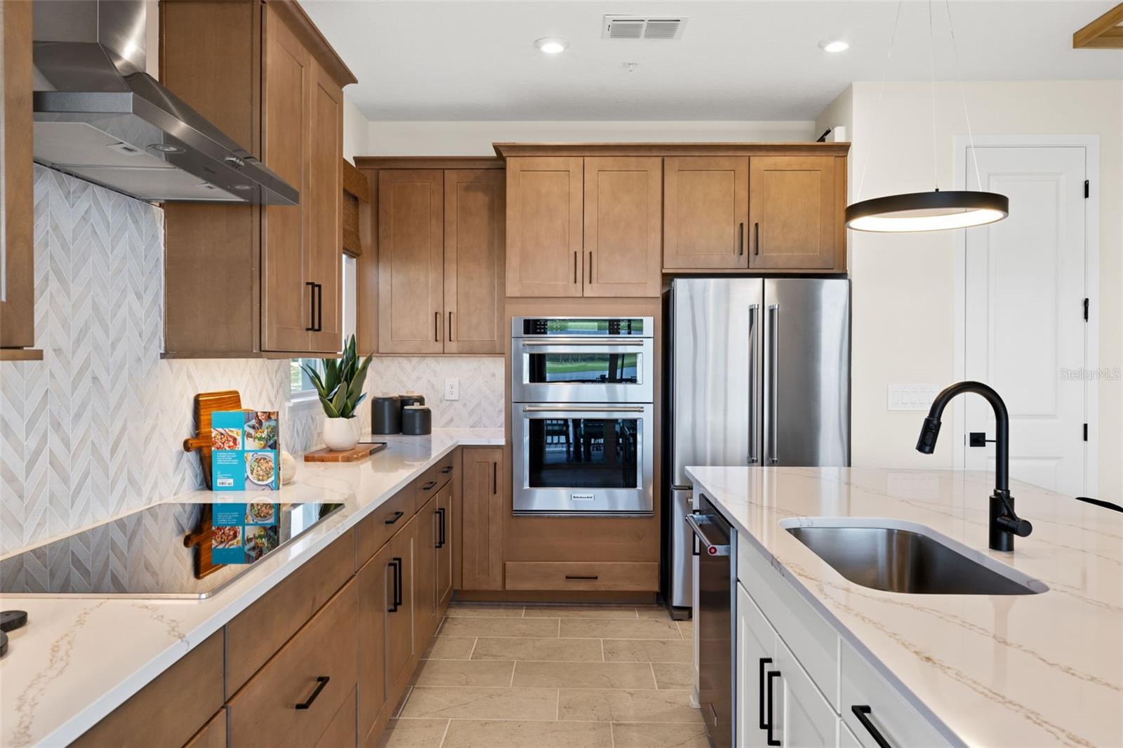 Image 19 of 42 For 12785 Jade Empress Loop 202