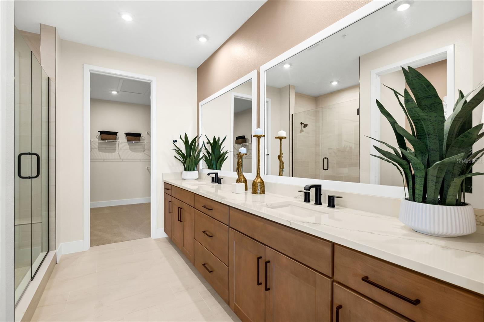 Image 24 of 42 For 12785 Jade Empress Loop 202