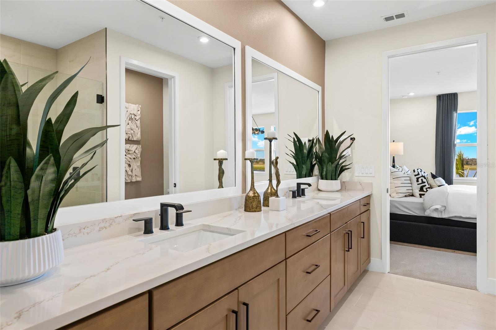 Image 25 of 42 For 12785 Jade Empress Loop 202