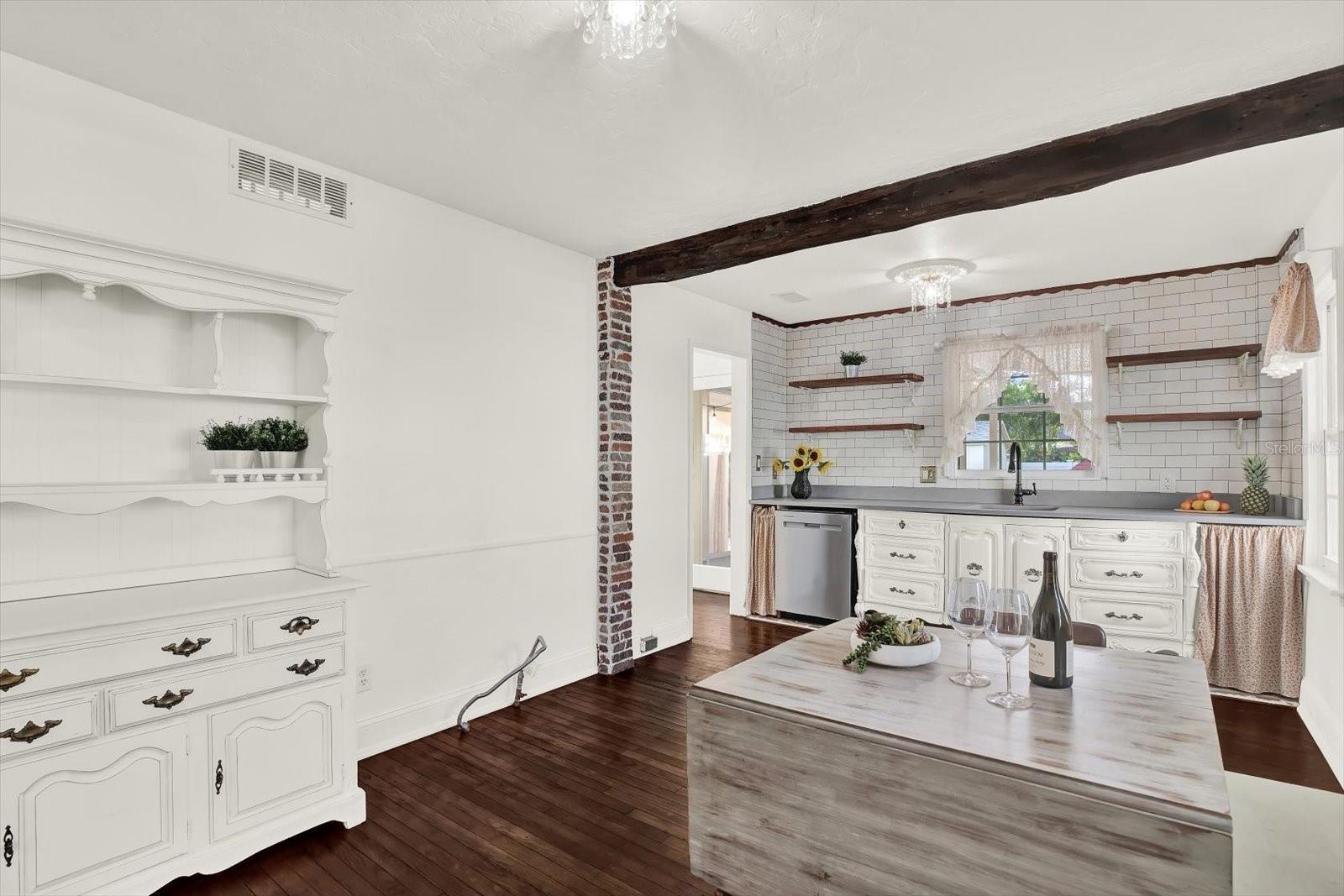 Image 10 of 37 For 734 37th Avenue N