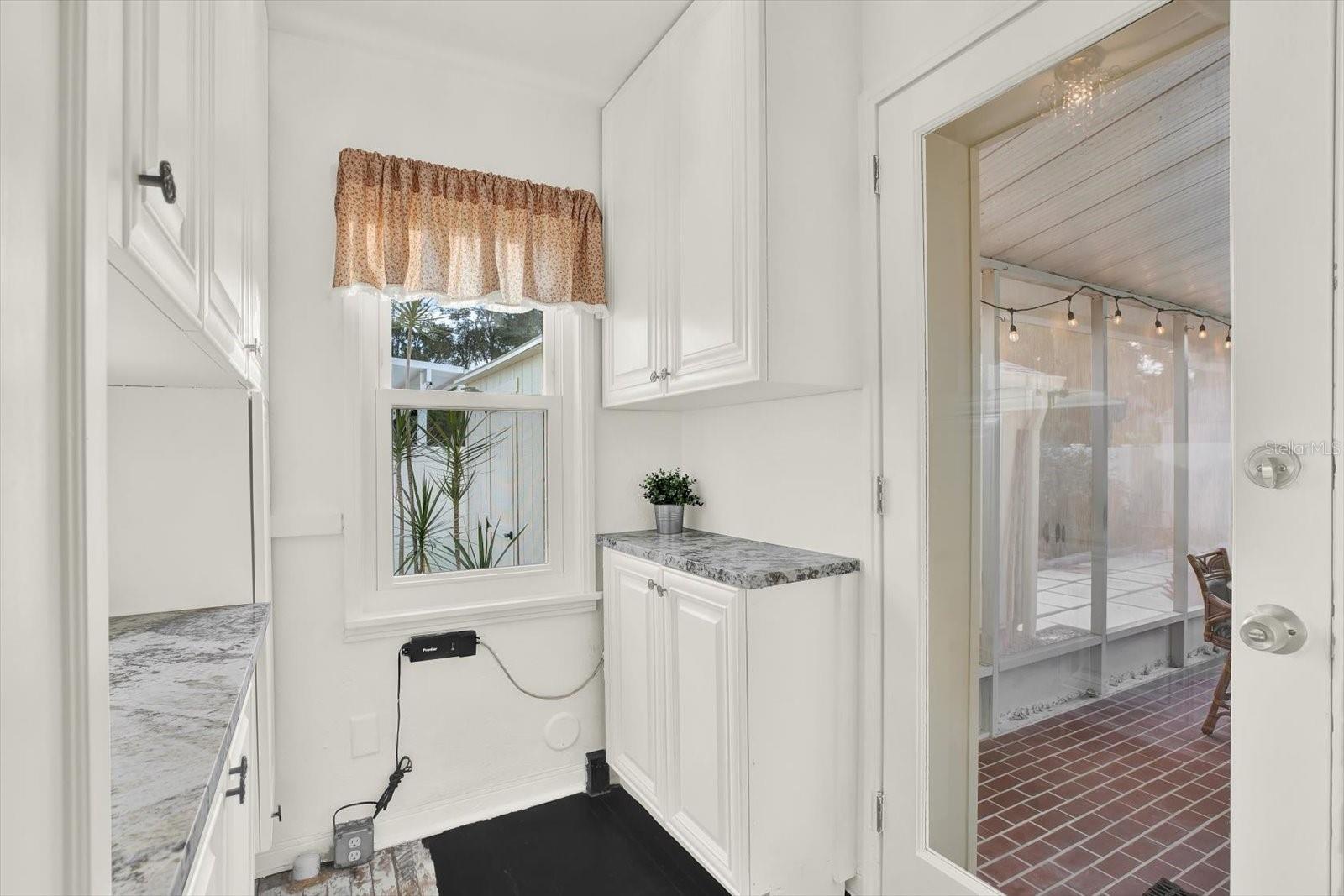 Image 13 of 37 For 734 37th Avenue N