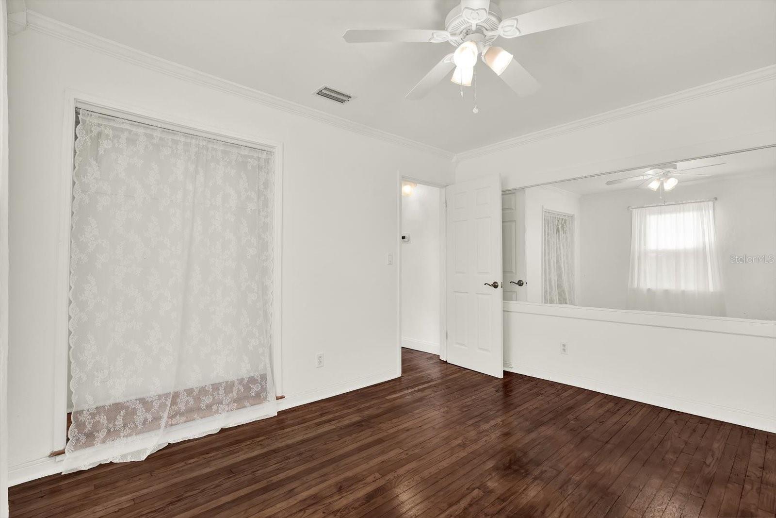 Image 15 of 37 For 734 37th Avenue N