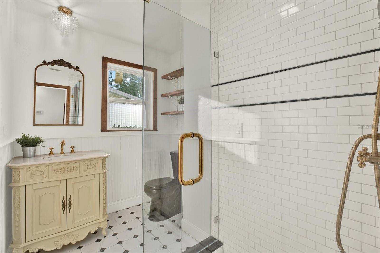 Image 16 of 37 For 734 37th Avenue N