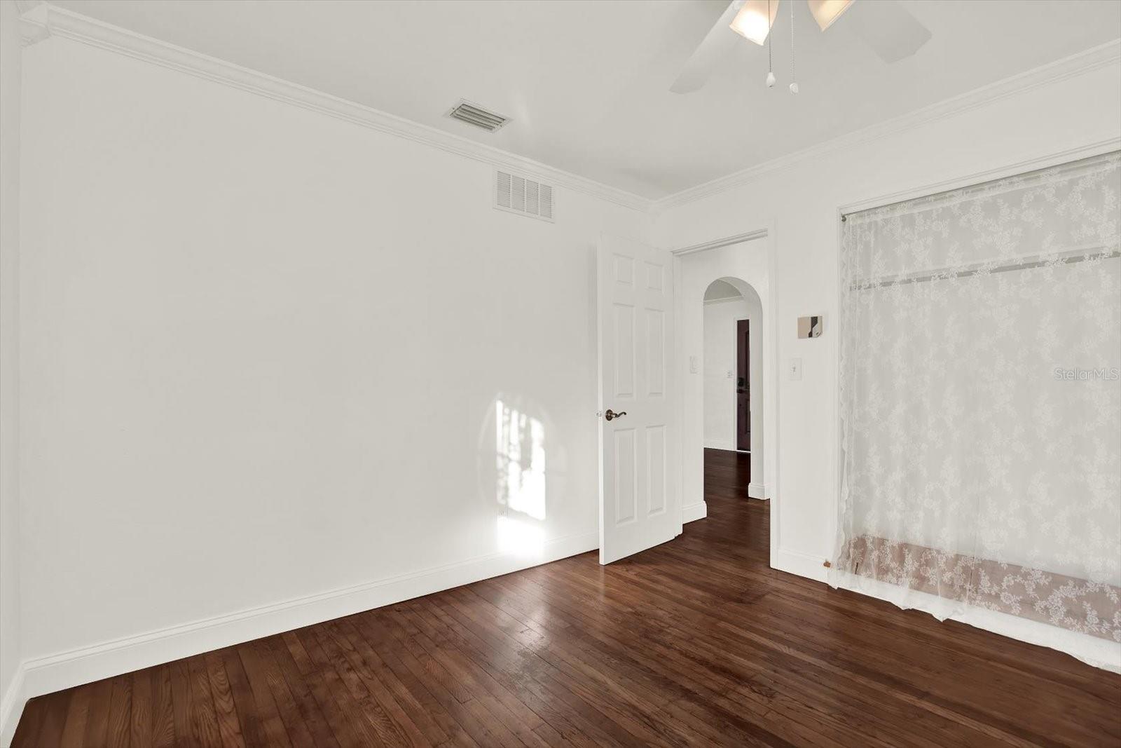 Image 19 of 37 For 734 37th Avenue N