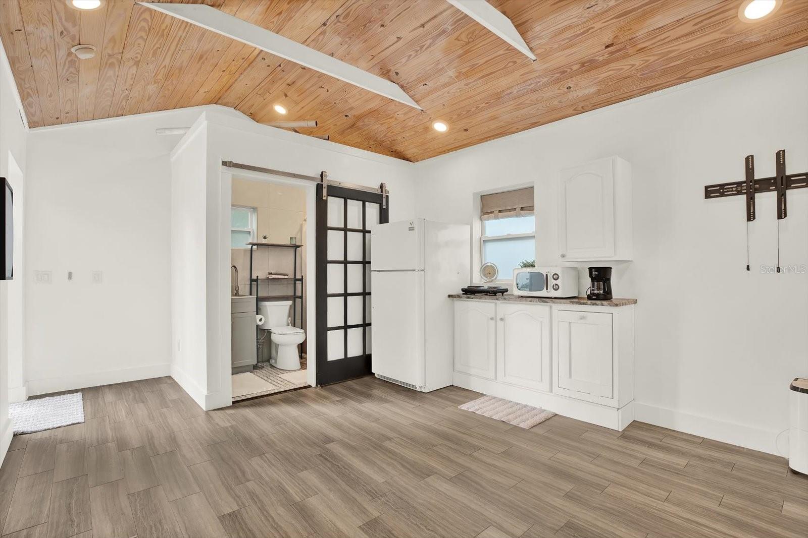 Image 21 of 37 For 734 37th Avenue N