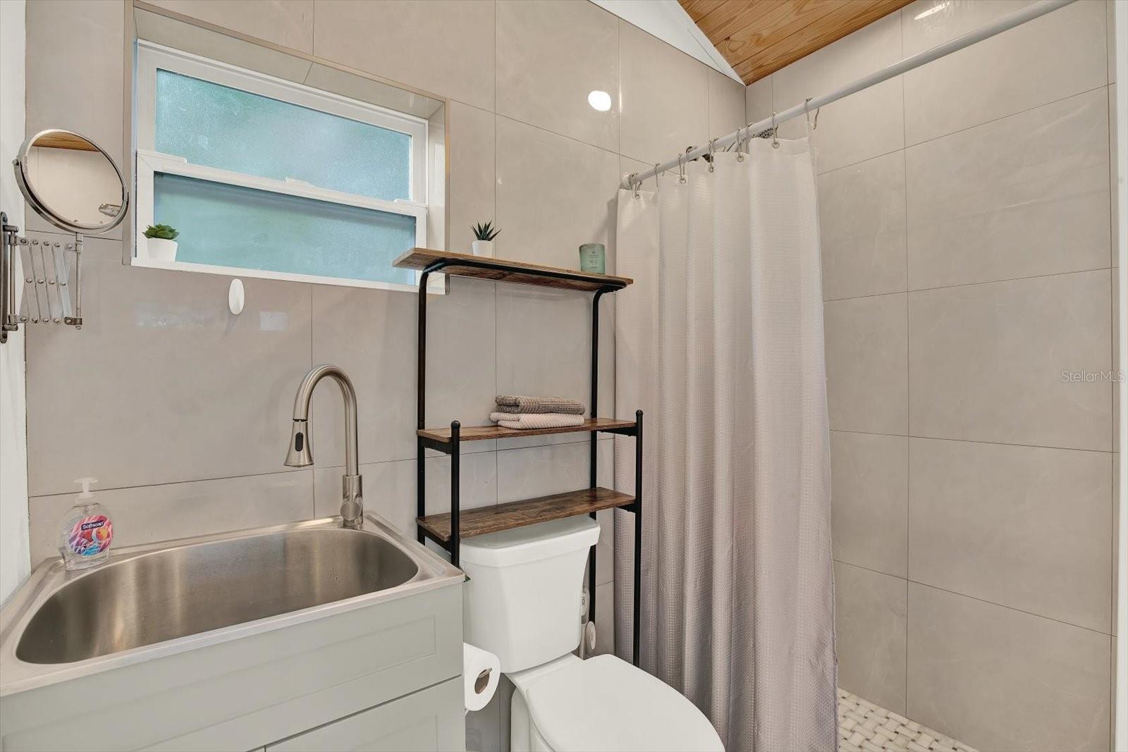 Image 22 of 37 For 734 37th Avenue N