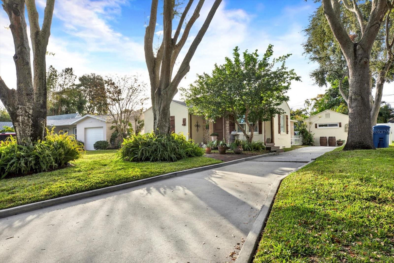 Image 4 of 37 For 734 37th Avenue N