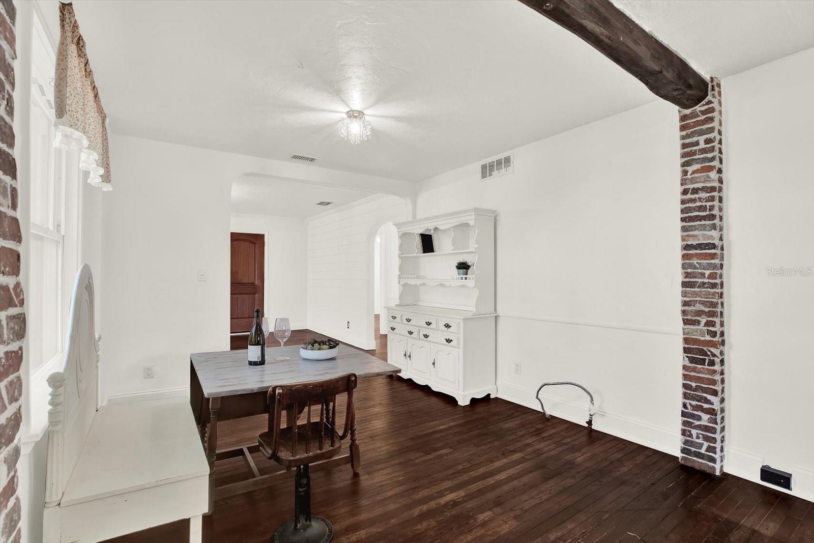 Image 9 of 37 For 734 37th Avenue N