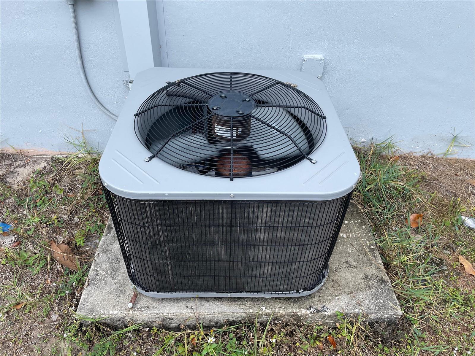 Image 8 of 9 For 6415 Spring Hill Drive