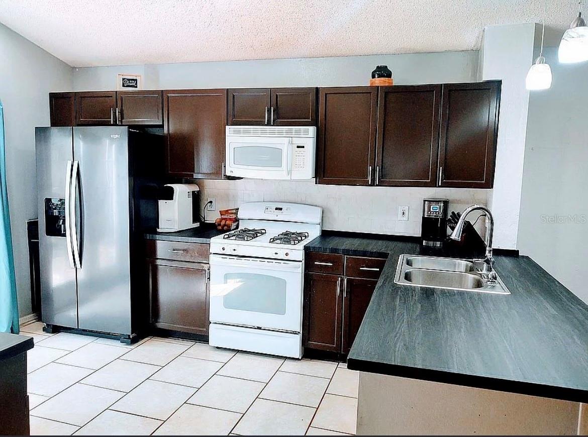 Listing photo id 3 for 755 Cape Cod Circle