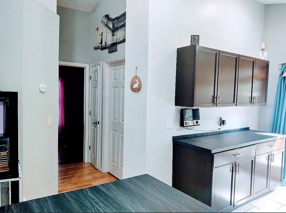 Listing photo id 4 for 755 Cape Cod Circle