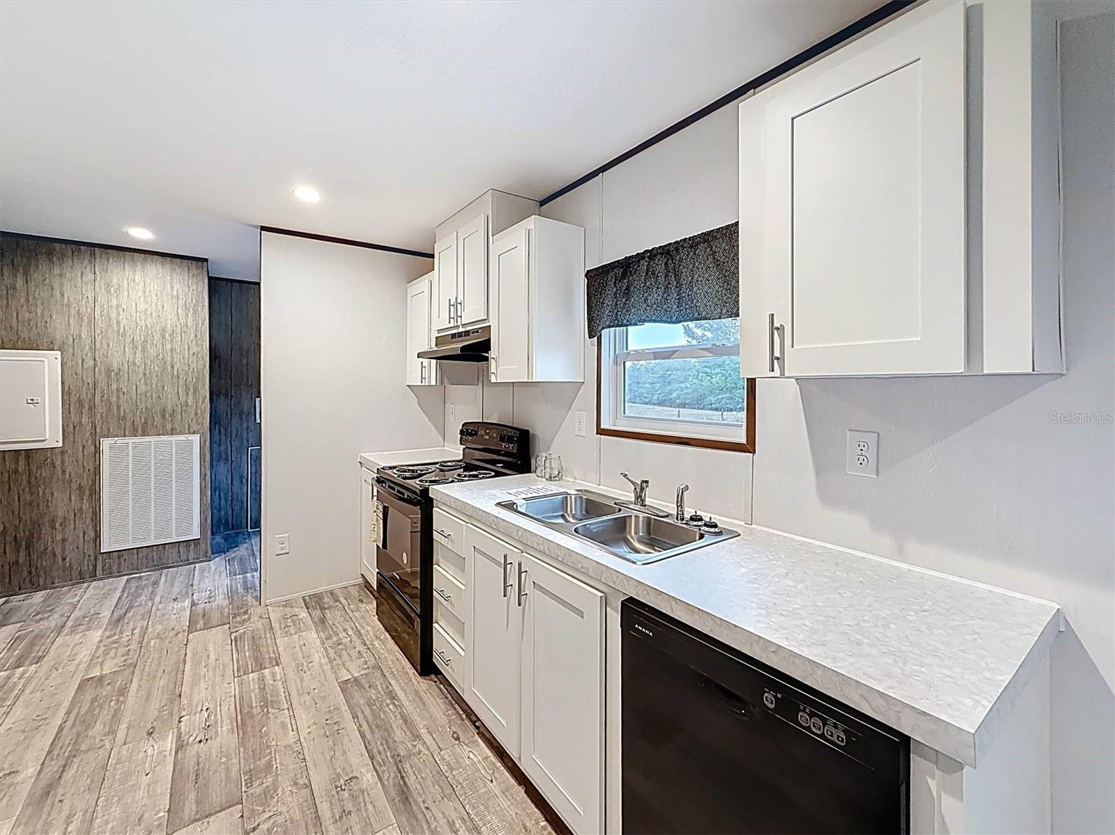 Image 9 of 44 For 151 Galilee Drive