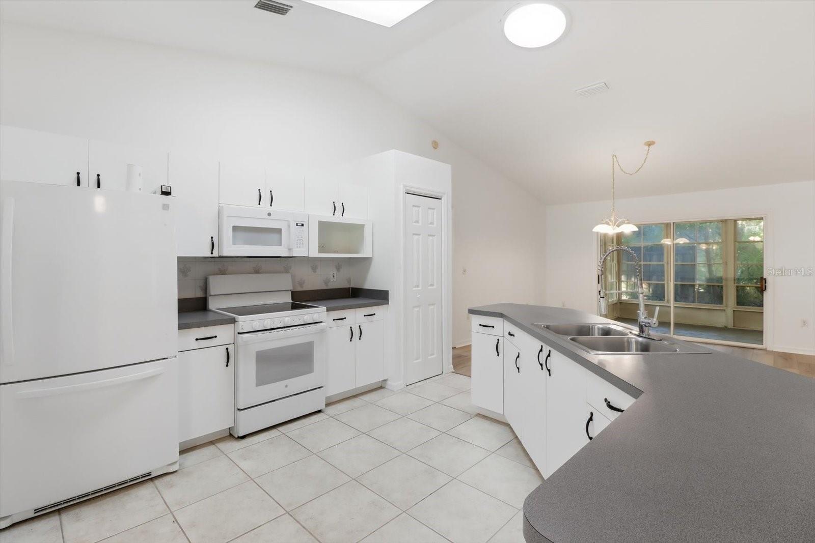 Image 16 of 48 For 35003 Silver Oak Drive