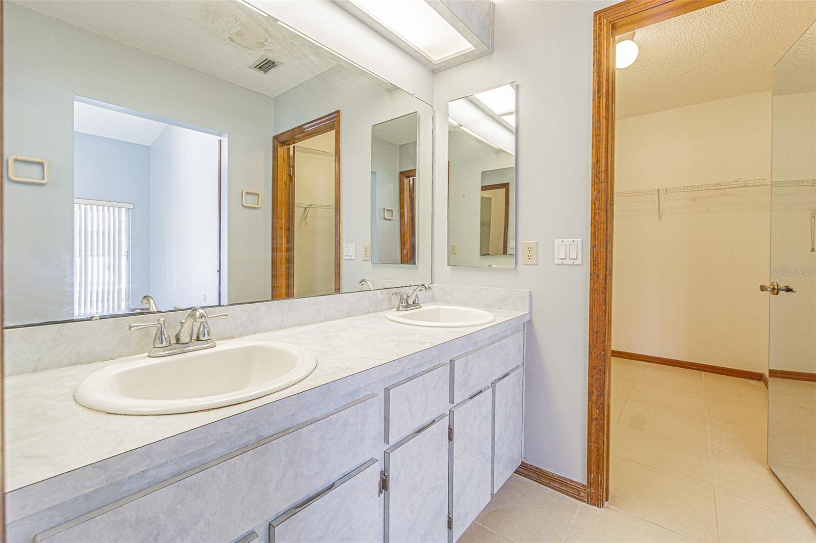 Image 15 of 42 For 18664 White Pine Circle