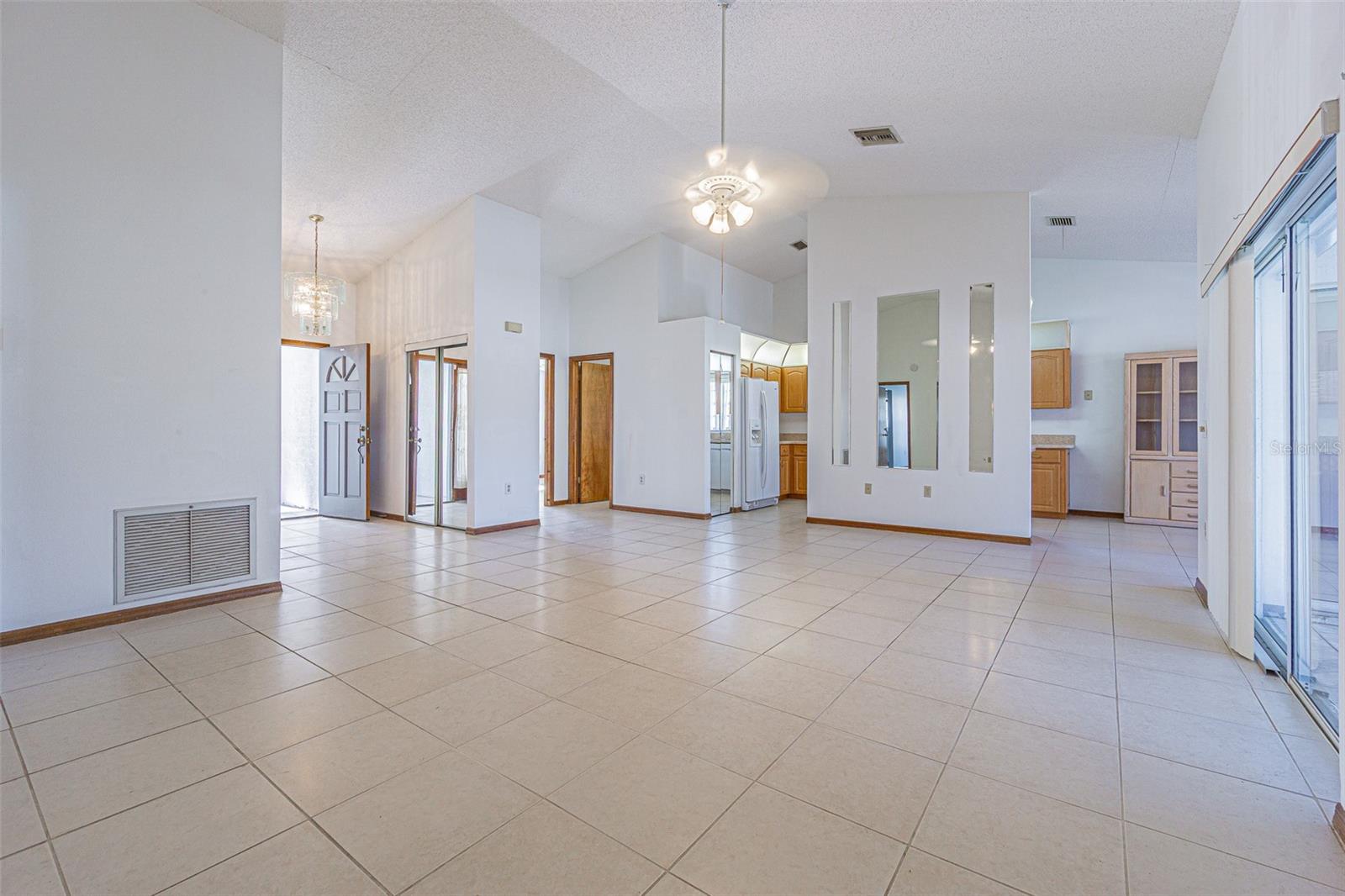 Image 18 of 42 For 18664 White Pine Circle