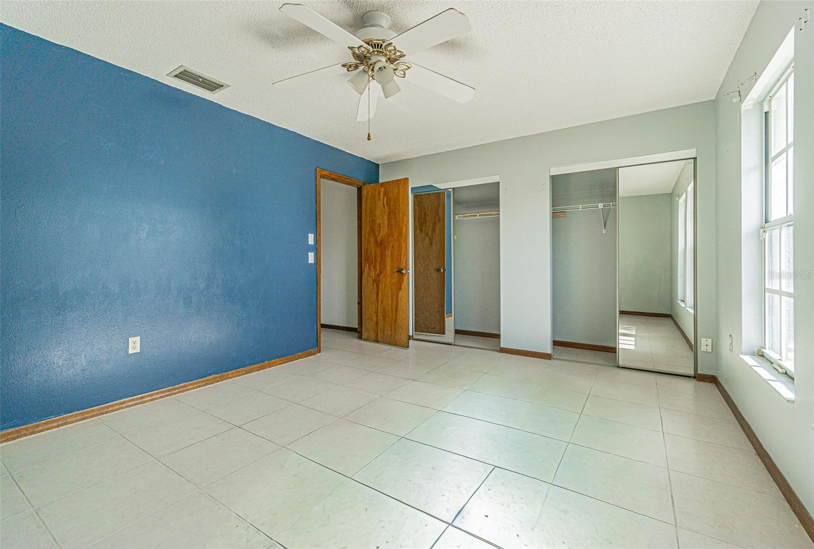 Image 20 of 42 For 18664 White Pine Circle