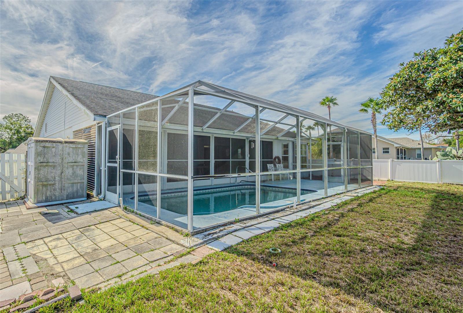 Image 24 of 42 For 18664 White Pine Circle