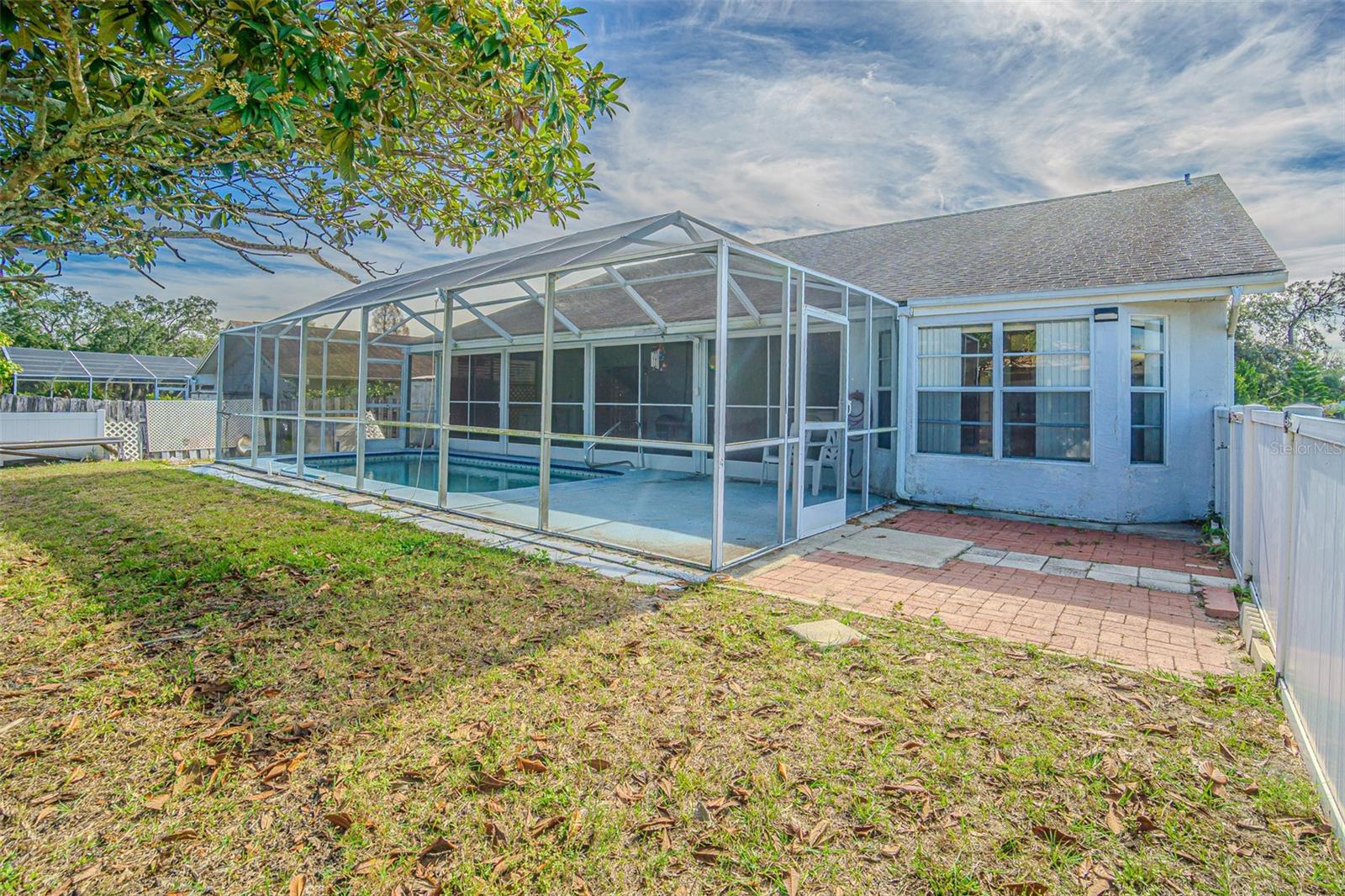 Image 26 of 42 For 18664 White Pine Circle