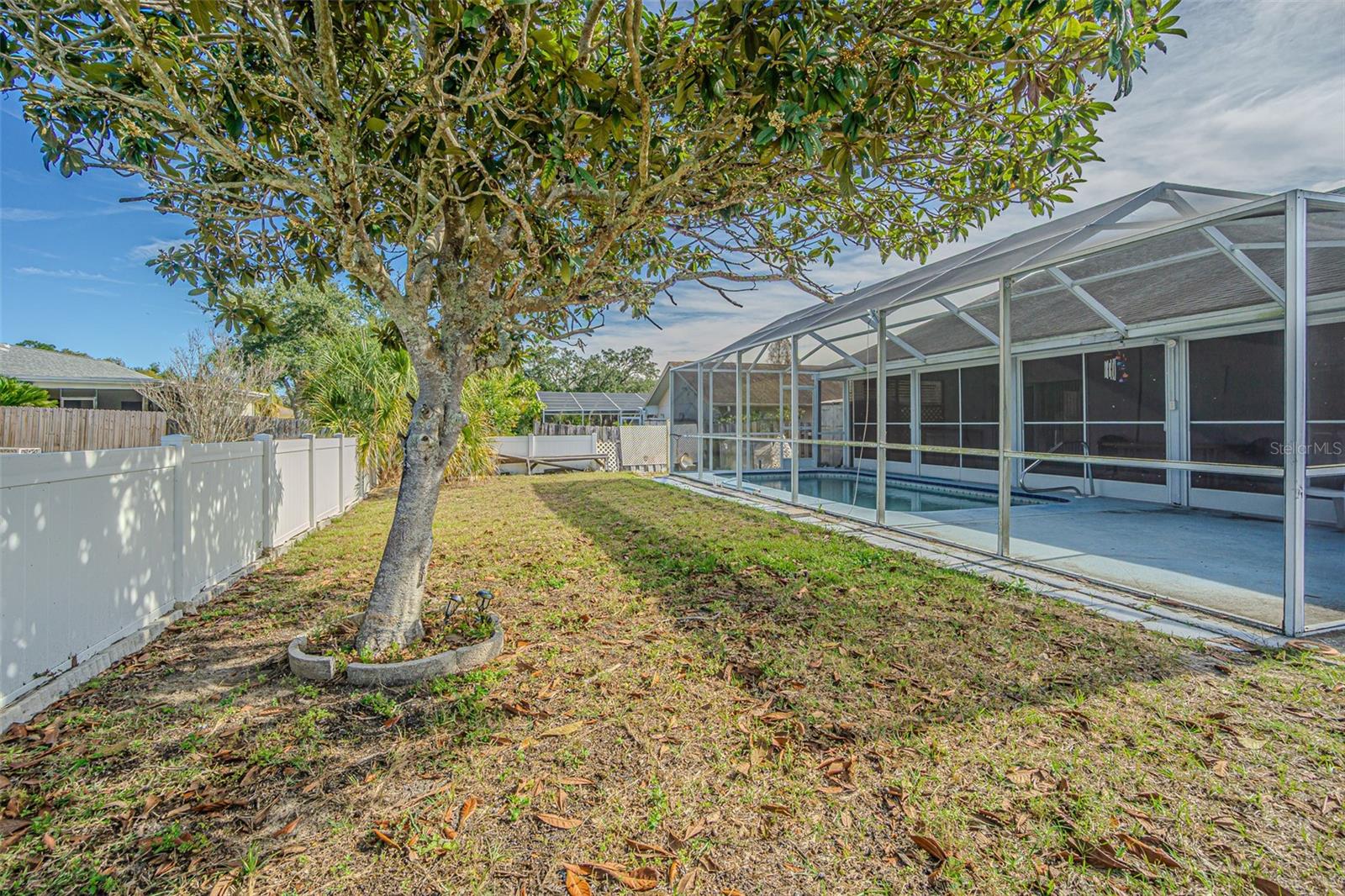 Image 27 of 42 For 18664 White Pine Circle