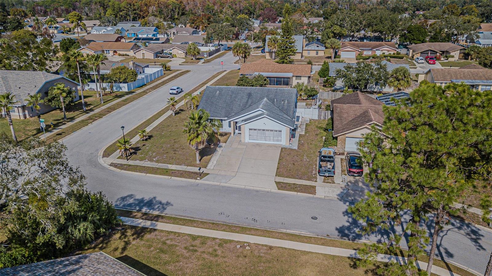 Image 33 of 42 For 18664 White Pine Circle