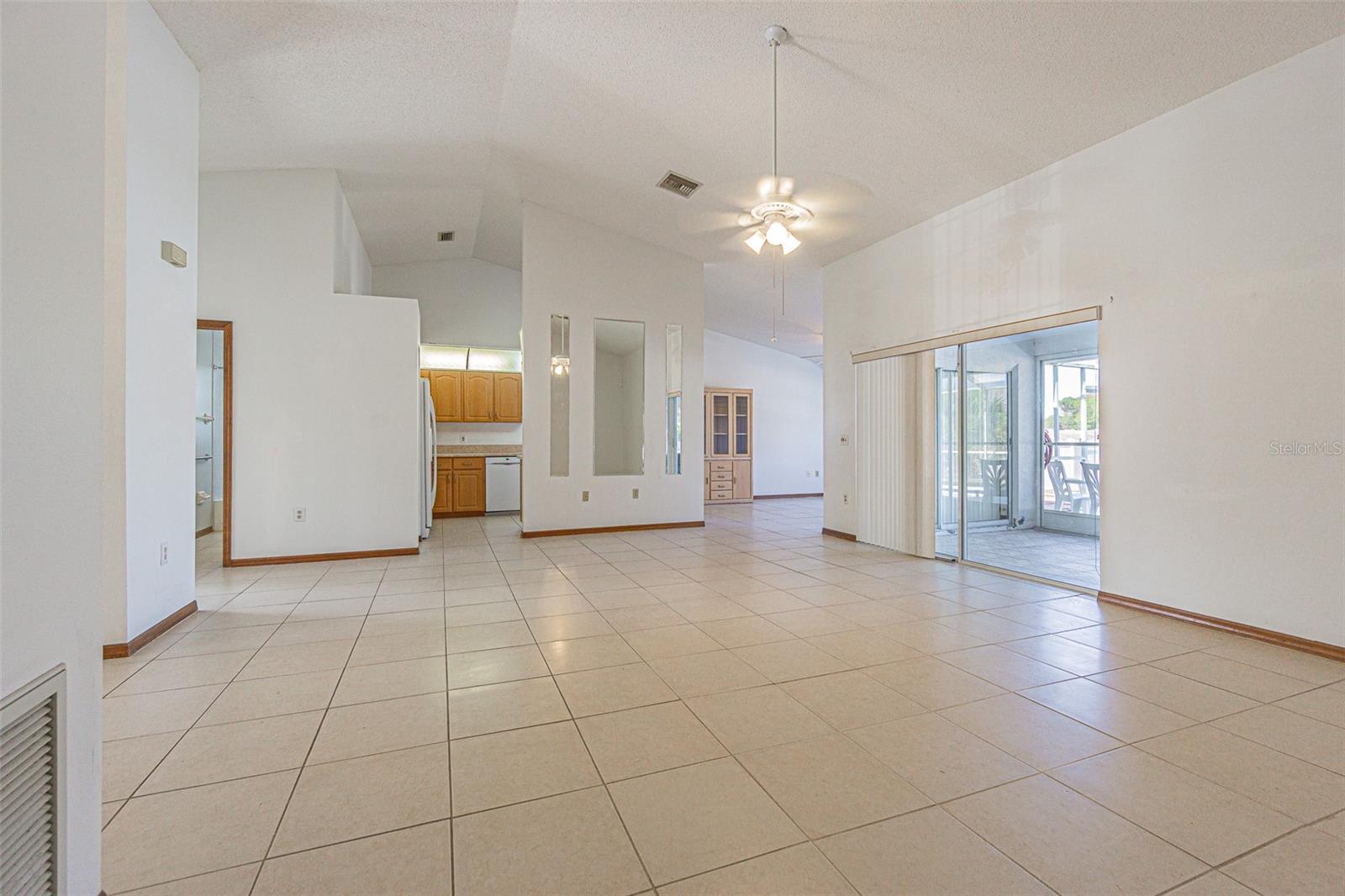 Image 5 of 42 For 18664 White Pine Circle