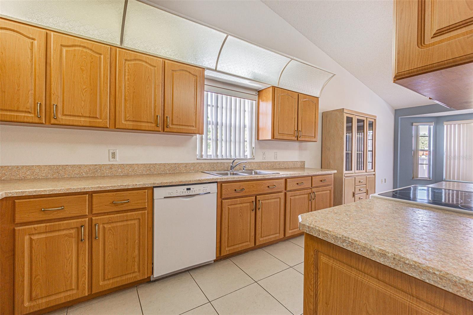 Image 7 of 42 For 18664 White Pine Circle