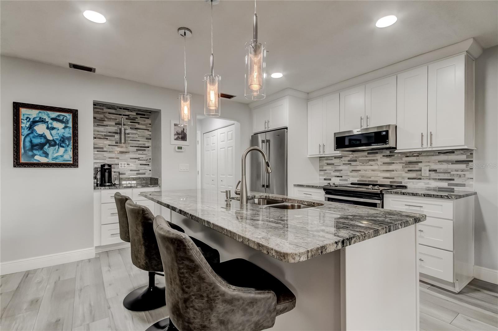 Image 15 of 33 For 6566 Green Valley Drive 6565