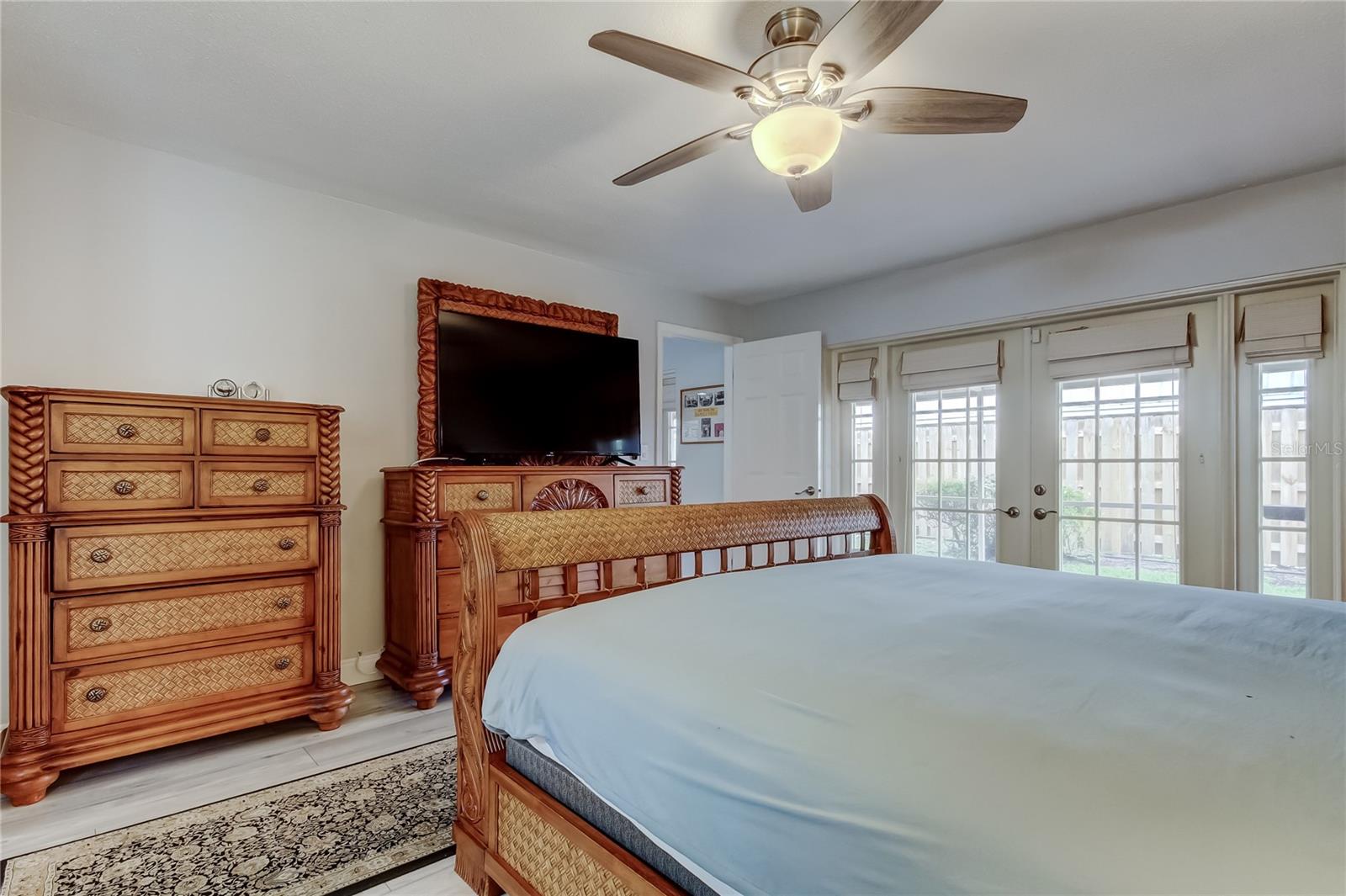 Image 20 of 33 For 6566 Green Valley Drive 6565