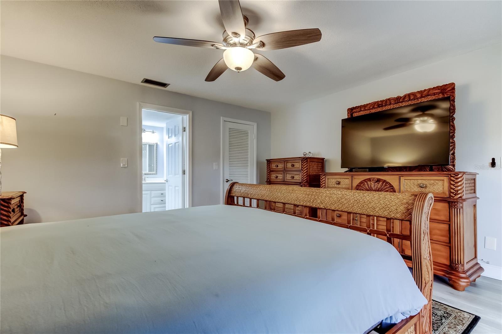 Image 24 of 33 For 6566 Green Valley Drive 6565