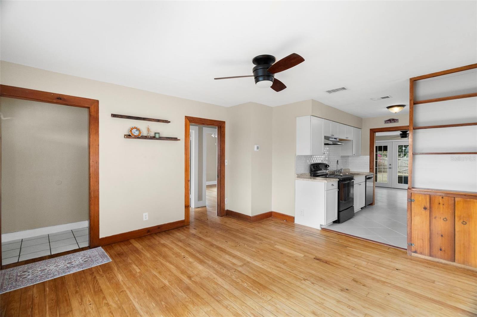 Image 3 of 31 For 4021 10th Avenue N