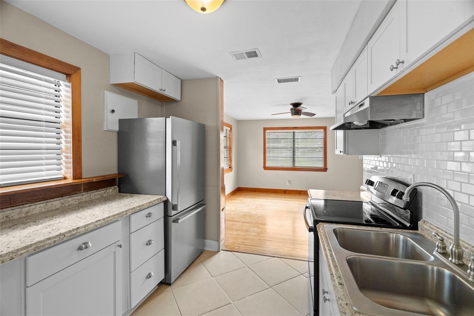 Image 9 of 31 For 4021 10th Avenue N