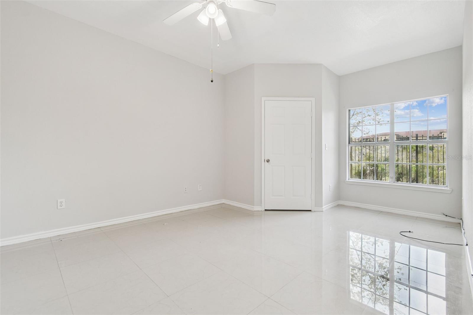 Image 10 of 27 For 4304 Bayside Village Drive 103