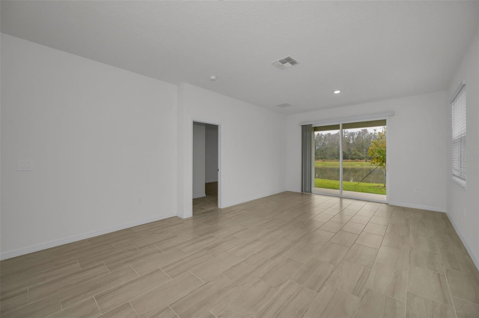 Image 11 of 34 For 18200 Pleasantview Boulevard