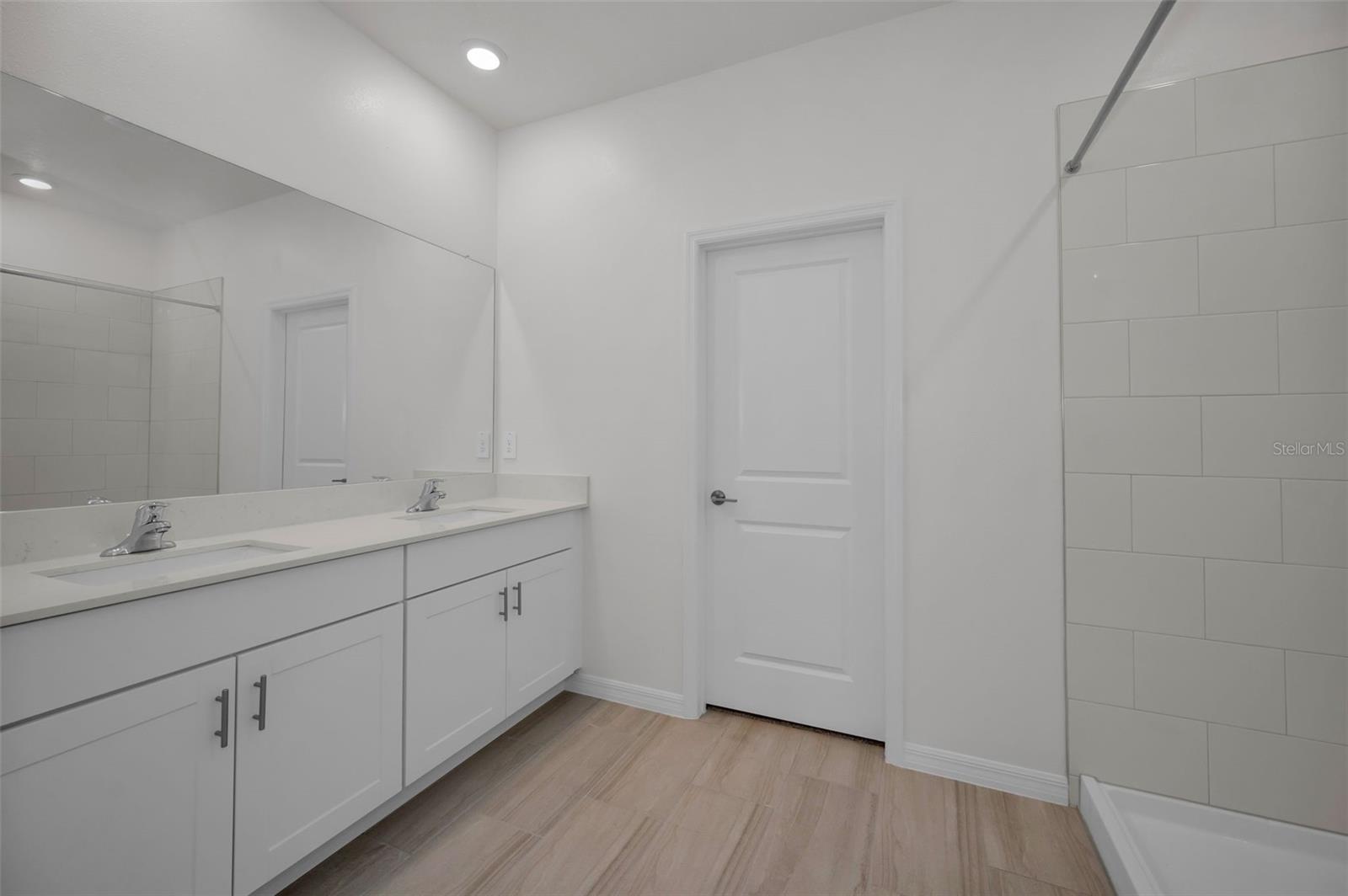 Image 18 of 34 For 18200 Pleasantview Boulevard