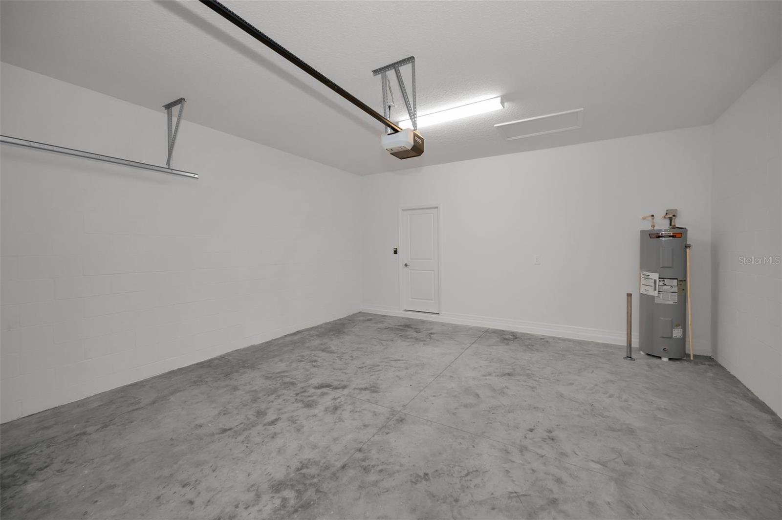 Image 29 of 34 For 18200 Pleasantview Boulevard