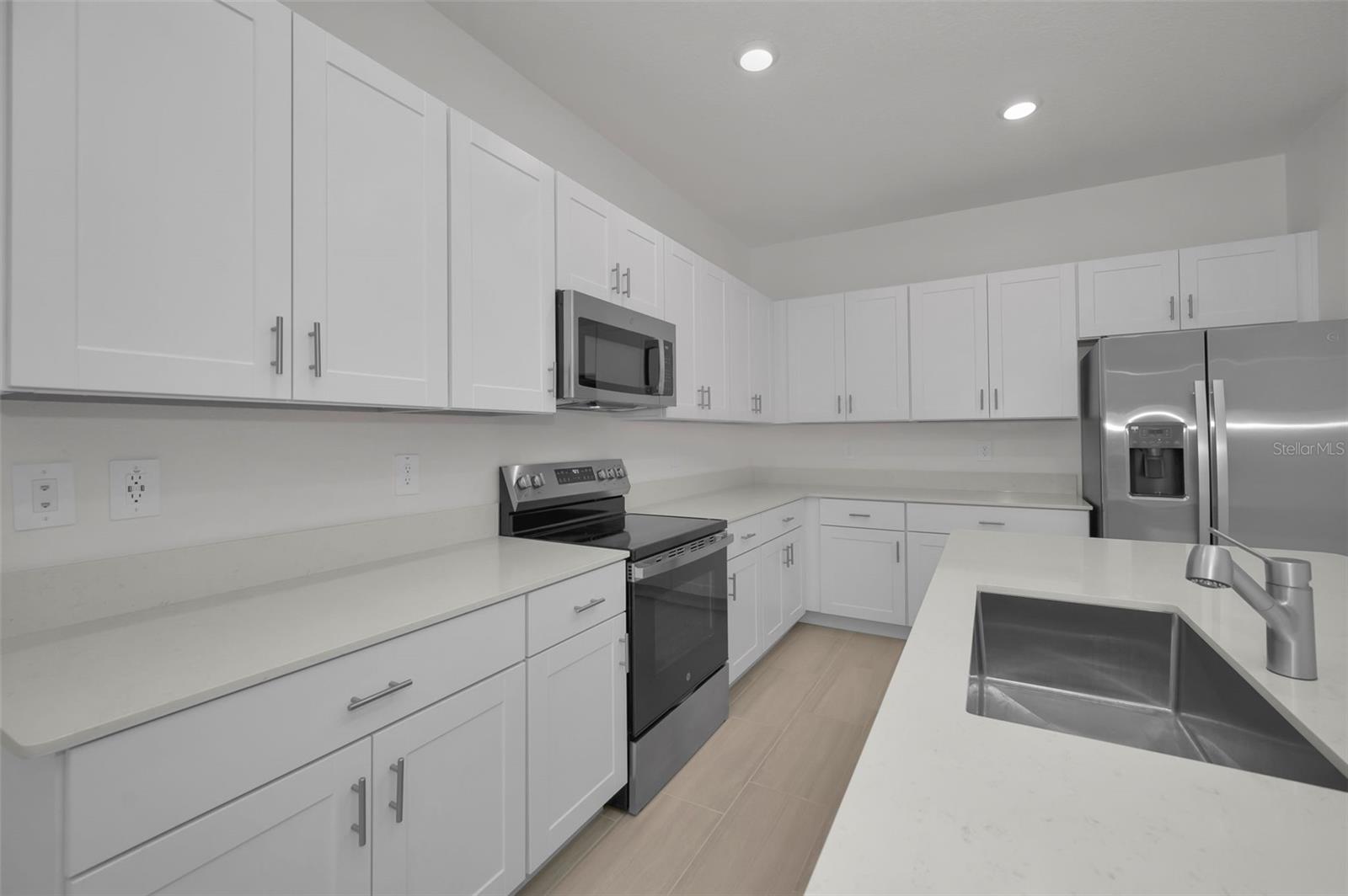 Image 8 of 34 For 18200 Pleasantview Boulevard