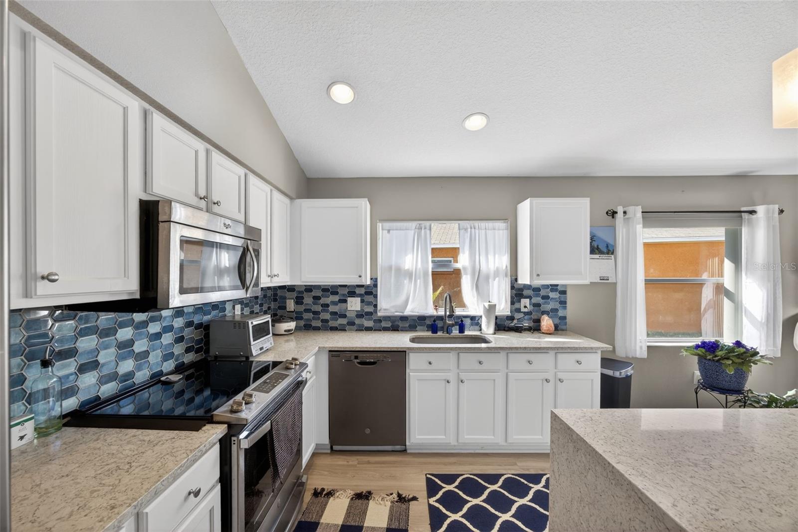 Listing photo id 11 for 27644 Sugar Loaf Drive