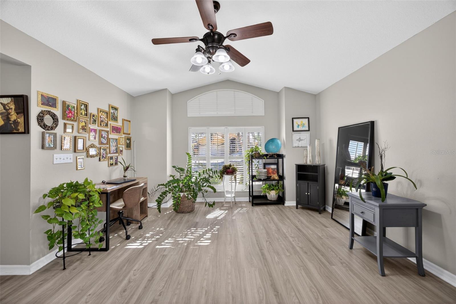 Listing photo id 3 for 27644 Sugar Loaf Drive