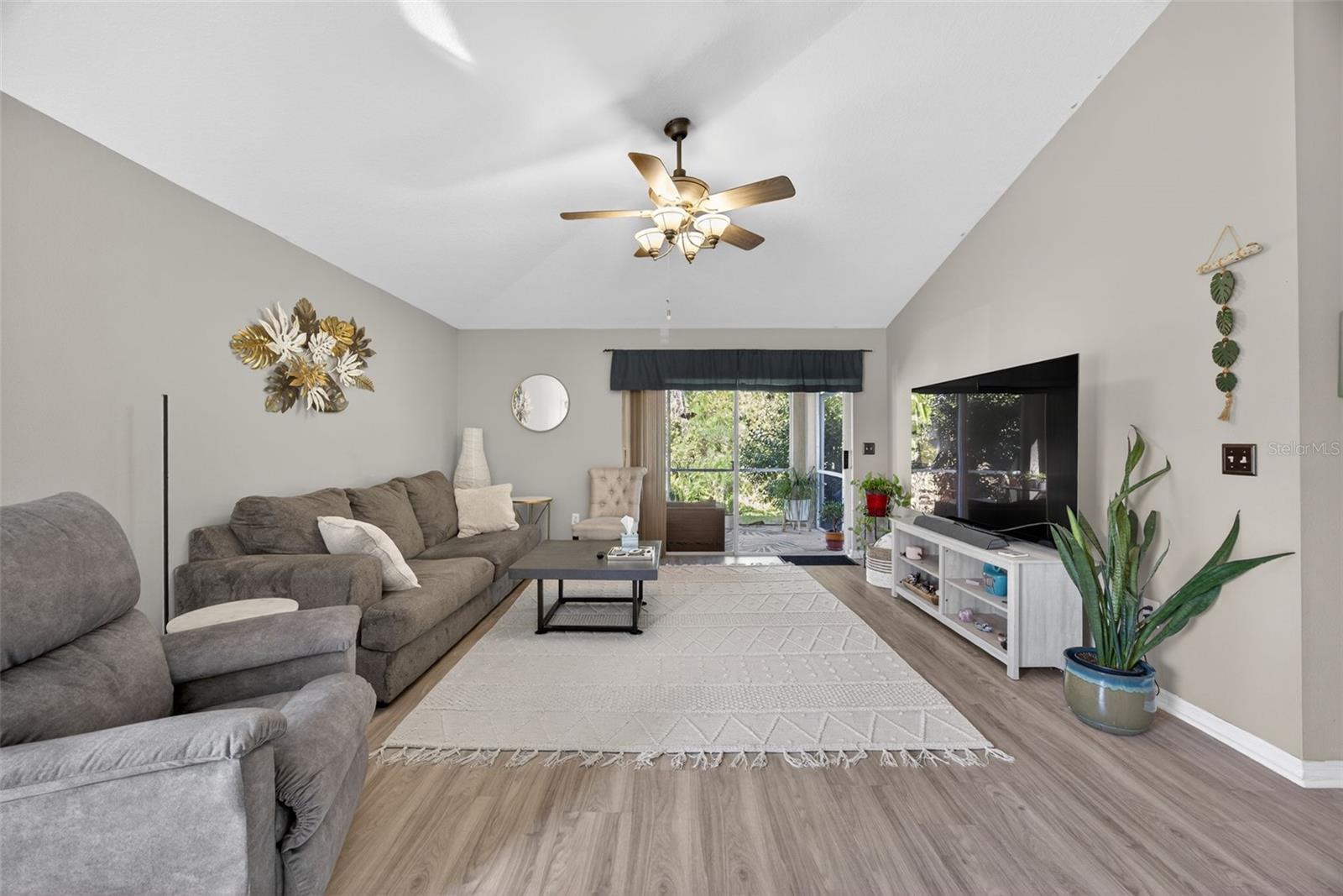 Listing photo id 7 for 27644 Sugar Loaf Drive