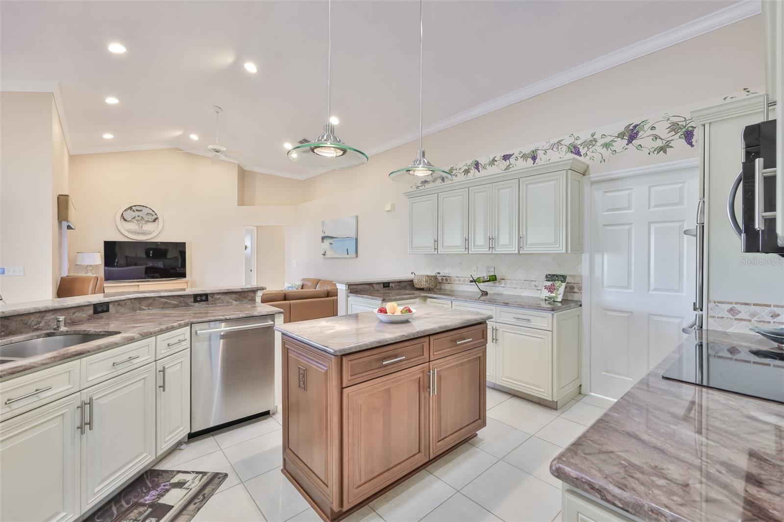 Image 15 of 65 For 2203 Platinum Drive